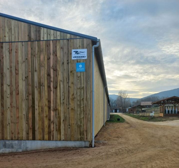 Le manège agrandi et les infrastructures modernisées